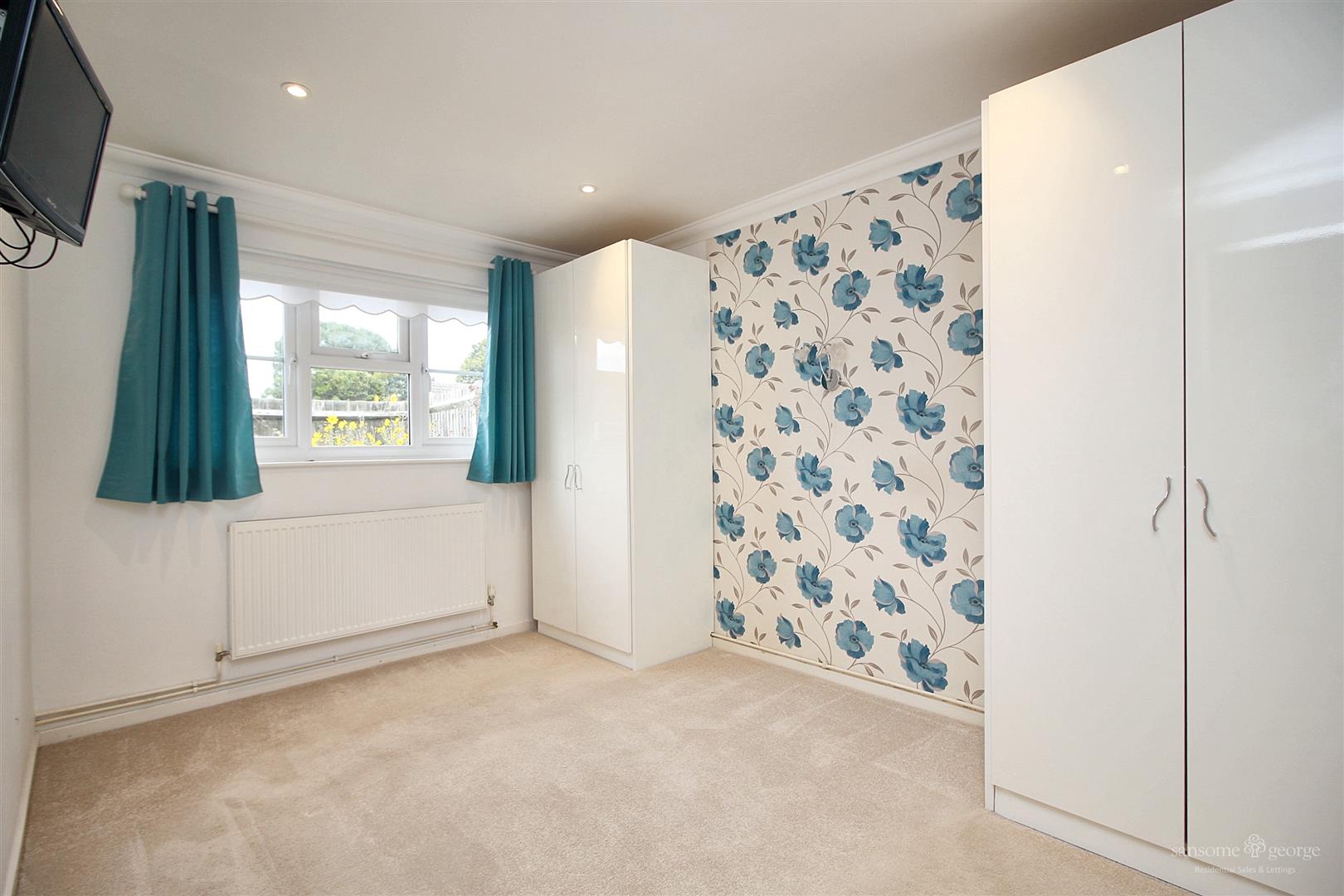 Condor Close, Tilehurst, Reading